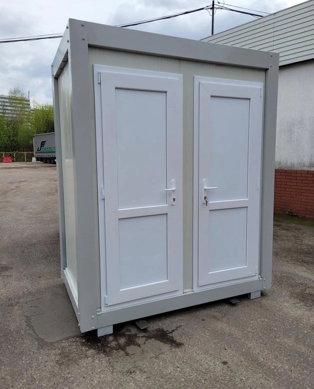 Container tip toaletă publică