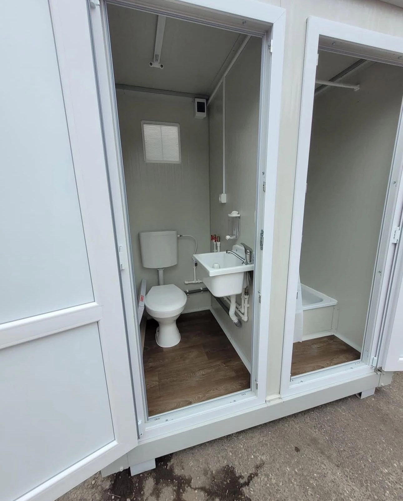 Container tip toaletă publică