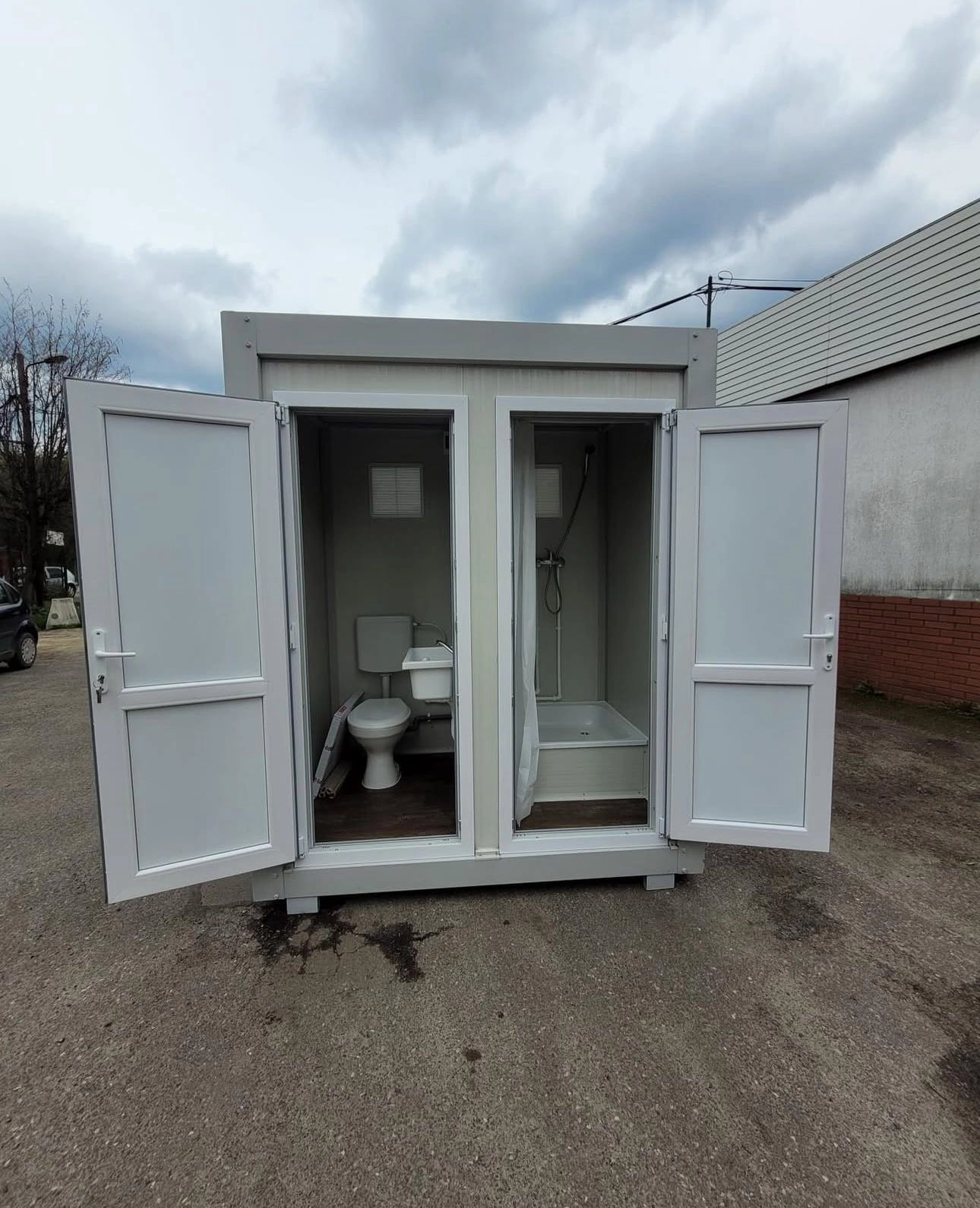 Container tip toaletă publică